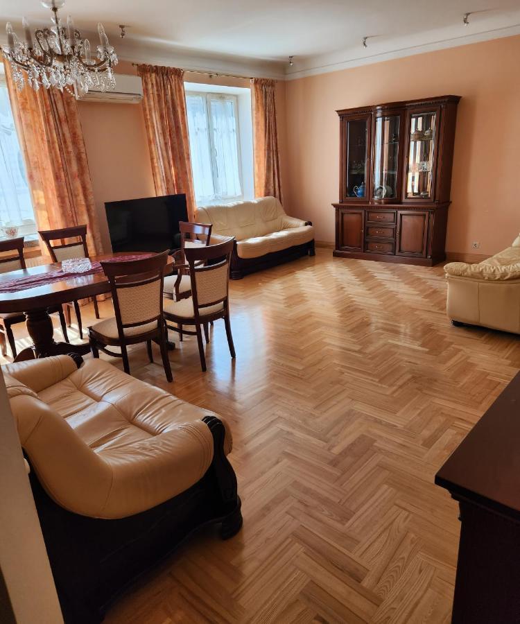 Happy Arka The Heart Of Old Town, Self-check-in, A-c, Car-parking, Balkony Dzīvoklis *
